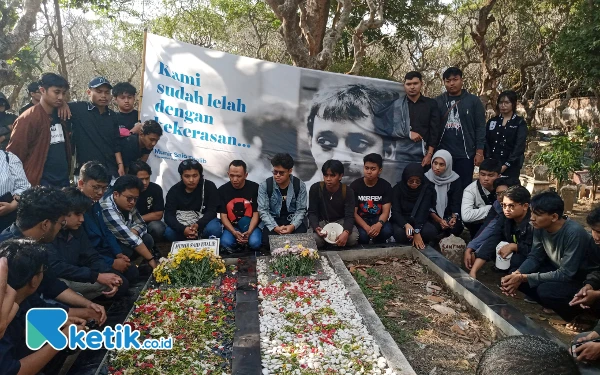 Peringatan 20 Tahun Pembunuhan Munir Diakhiri dengan Ziarah Makam