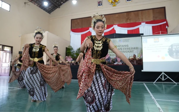 Thumbnail Tim Penilaian Lomba Administrasi LPMK DIY Sambangi Kalurahan Sinduharjo Sleman