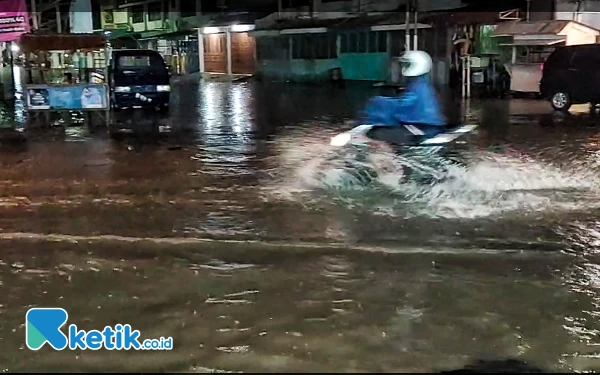 Thumbnail Banjir Genangi Inti Kota Rantauprapat, Tempat Ibadah hingga Gedung Sekolah Terendam