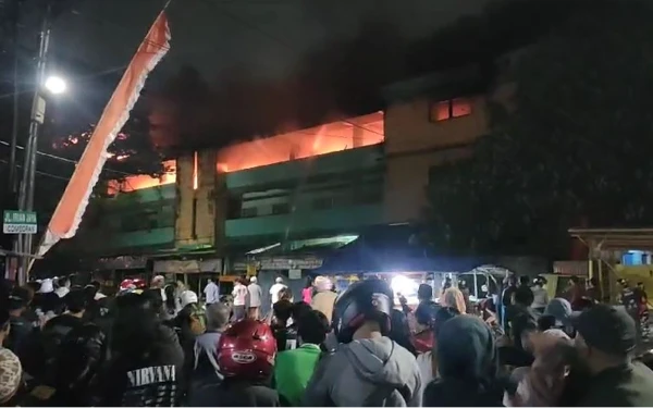 Pasar Comboran Kota Malang Tiba-Tiba Terbakar