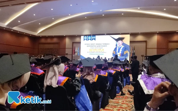 Thumbnail Wisudakan 503 Mahasiswa, Begini Pesan Rektor Universitas Sjakhyakirti Palembang