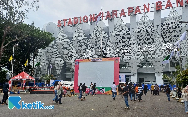 Thumbnail Semifinal PON 2024 Aceh vs Jatim Disambut Antusias Masyarakat, Polisi Jaga Ketat