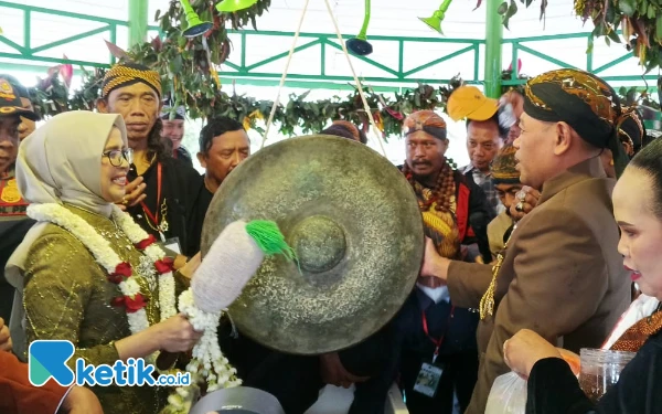 Thumbnail Tradisi Jamasan Gong Kyai Pradah Kabupaten Blitar, Aset Budaya Indonesia yang Wajib Dilestarikan