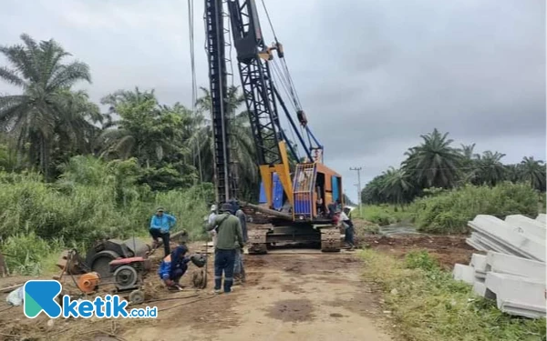 Pemda Pasaman Barat Bangun Jembatan Menuju Pantai Sikabau