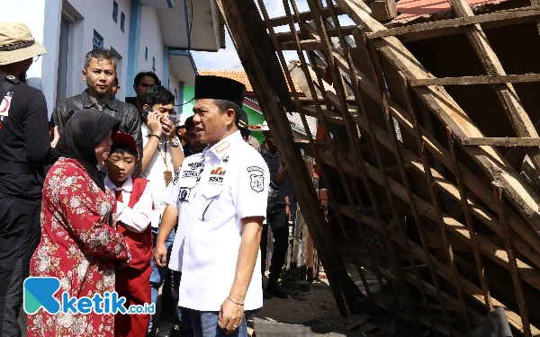 Thumbnail Bupati Bandung: 6 Ribu Rumah Warga dan Bangunan Rusak, 23 Orang Luka Akibat Gempa Kertasari