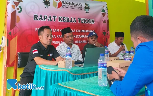 Gandeng Panwascam Ketapang dan Sokobanah, PJS Edukasi ke PKD Soal Penguatan Medsos