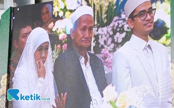 Antar Putra Ketiga Membangun Rumah Tangga, Tangis Haru Khofifah Warnai Prosesi Akad Nikah