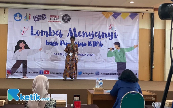 Thumbnail Berita - Mahasiswa Internasional Antusias Bernyanyi Ikuti Lomba Nyanyi Bahasa Indonesia