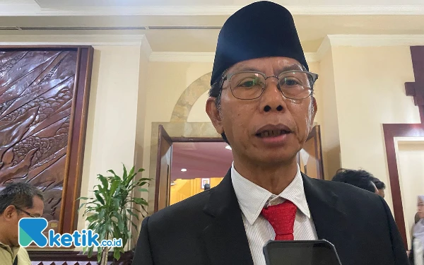 Thumbnail Berita - Kinerjanya Dievaluasi, Ketua PDIP Surabaya Cak Awi Dibebastugaskan
