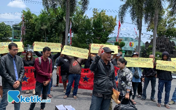 Massa KRPK Datangi Kejari Blitar, Tuntut Pengusutan Kasus Dugaan Korupsi