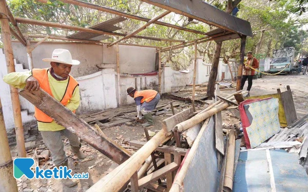 Berikan Kenyamanan Peziarah, Pemkot Batu Revitalisasi Trotoar Makam Sisir