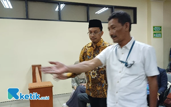 Thumbnail Jalani Sidang Perdana Kasus Tipikor, Mantan Bupati Sidoarjo Gus Muhdlor Tak Ajukan Eksepsi