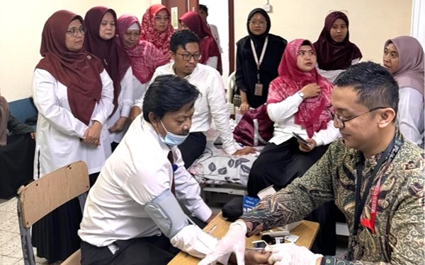 Dosen Unesa Berikan Edukasi Menstruasi dan Literasi Digital untuk Siswa SMP di Jeddah