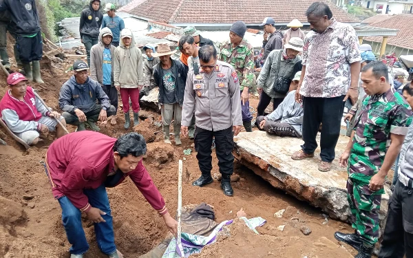 Thumbnail Plengsengan Ambrol, Seorang Pekerja di Kota Batu Tewas