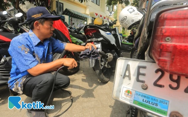 Thumbnail Berita - DLH Kota Madiun Uji Emisi Kendaraan Secara  Door to  Door