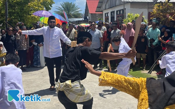 Demisioner KPU Halsel Darmin Hasim Serukan Kemenangan Paslon Bassam Helmi di Desa Gonone