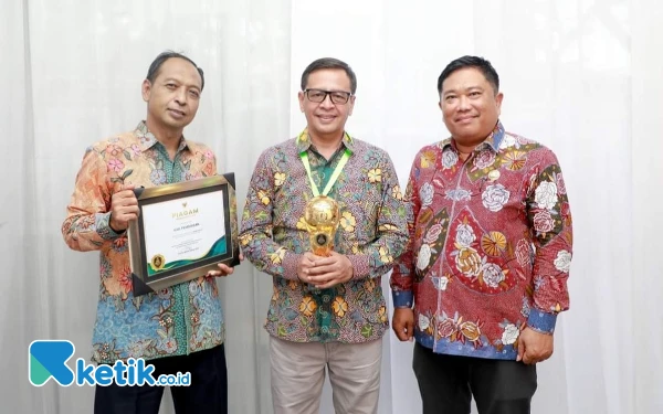 Pemkab Pamekasan Raih Penghargaan UHC Awards 2024