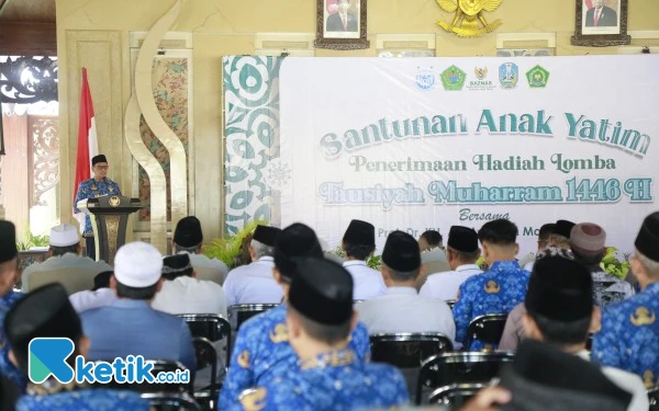 Thumbnail Pj Bupati Pamekasan Santuni Ratusan Anak Yatim pada Perayaan Tahun Baru Islam 1446 H