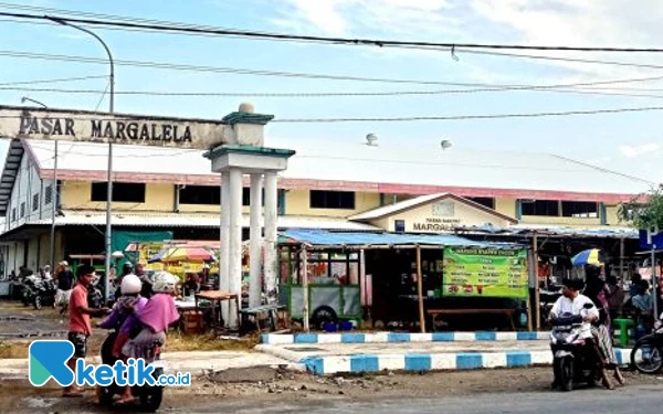 Thumbnail Berita - Uji Coba Selesai, Pedagang Pindah ke Area Dalam Pasar Margalela Sampang