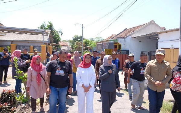 Thumbnail Bunda Indah Kunjungi Korban Puting Beliung Selok Awar-Awar