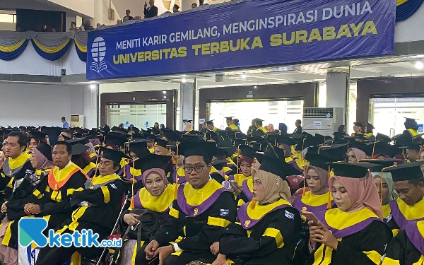 Thumbnail Berita - Universitas Terbuka Surabaya Kukuhkan 1.214 Wisudawan