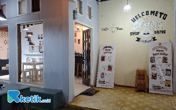 Kafe Gepers Nuansa Kota di Ujung Desa Jikotamo Halsel, Dijamin Bikin Nongkrong Tambah Asik!