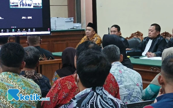 Thumbnail Sidang Korupsi Honor, Gus Muhdlor Mengaku Lega Usai Bertanya ke 22 Staf BPPD Sidoarjo