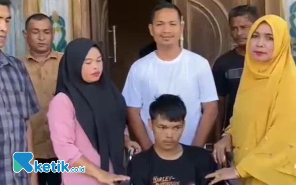 Keceriaan Keluarga Hamdi Bersama Kursi Roda Bantuan  HAKAM-AYI