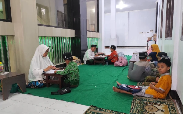 Realisasi Honor Guru Ngaji di Jember Terhambat Kebijakan saat Pilkada