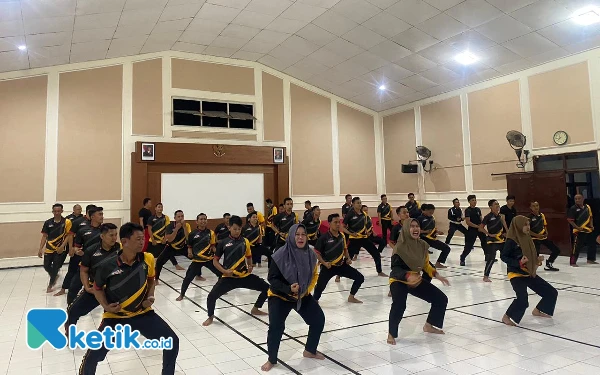 Asah Kemampuan Bela Diri, Petugas Rutan Situbondo Gelar Latihan Silat