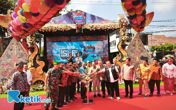 Thumbnail Pj Wali Kota Batu Harapkan Eksistensi Tanaman Hias Lewat Batu Art Flower Carnival