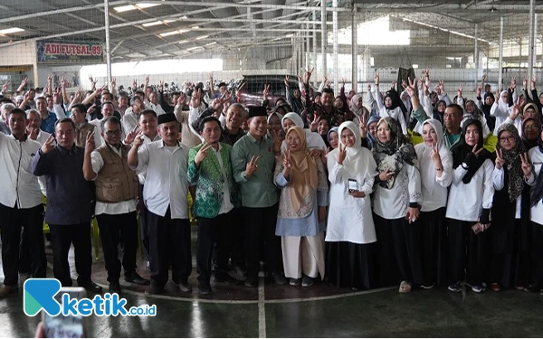 Thumbnail 12 Ribu Guru Madrasah se-Kabupaten Bandung Dukung Dadang Supriatna-Ali Syakieb