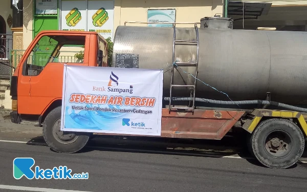 Thumbnail Gandeng Bank Sampang, Ketik.co.id Berikan Bantuan Air Bersih ke Ponpes Gedangan