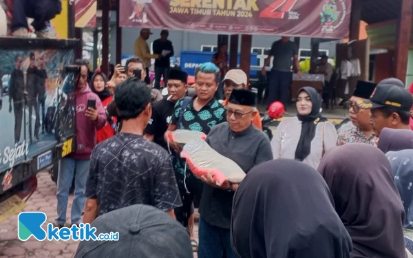 Thumbnail Berita - Bawaslu Blitar Hentikan Laporan Dugaan Pelanggaran Paslon Rijanto-Beky Terkait Sedekah Beras