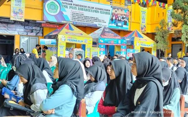 Thumbnail Siswa siswi ikut serta menhadiri pembukaan Job Fair SMK Plus Ashabulyamin Cianjur(15/11/2024) (Iman for Ketik.co.id)