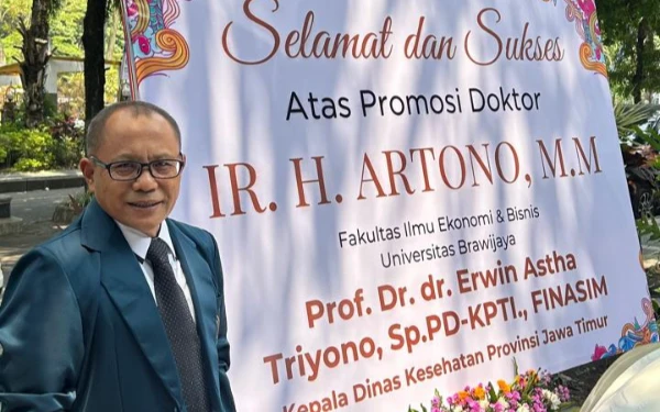 Thumbnail H Artono Raih Gelar Doktor dengan Studi Potensi Jamu Tradisional Jatim