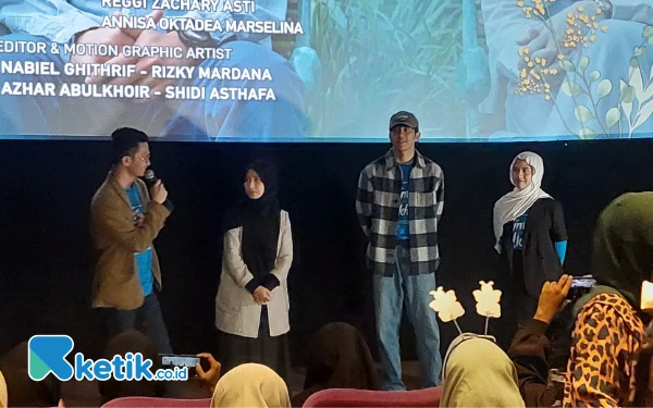 Thumbnail Berita - Pemain Film Cinta Dalam Ikhlas Sapa Warga Surabaya, Adhisty Zara Spill Susahnya Perankan Sosok Ara