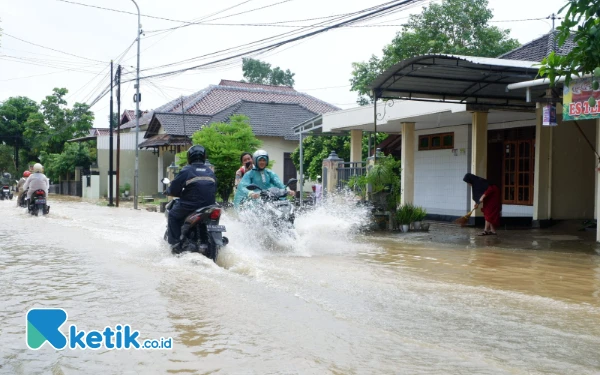 Thumbnail Berita - Hujan, Klep Air Macet Picu Banjir Pacitan: Pemkab Janji Segera Perbaiki