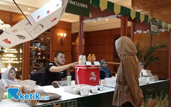 Thumbnail YPKABK Surabaya Pamerkan Hasil Karya Disabilitas di Charity Natal Shangri-La Hotel