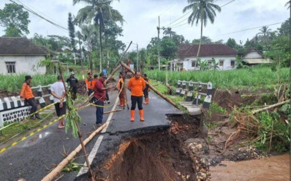 Thumbnail Berita - BPBD Jatim Percepat Penanganan Dampak Banjir dan Longsor di Kabupaten Malang