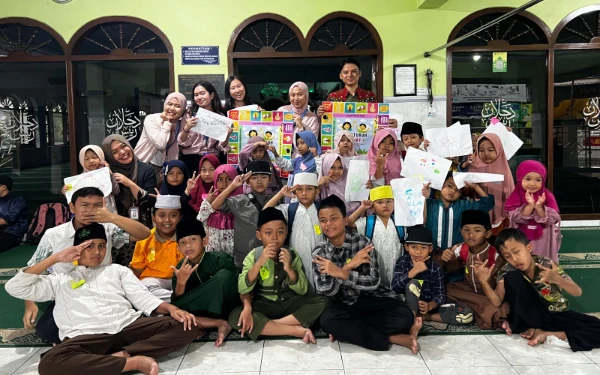 Thumbnail Berita - Lewat Papan Permainan, FK UB Beri Edukasi Kesehatan Reproduksi Bagi Anak-Anak