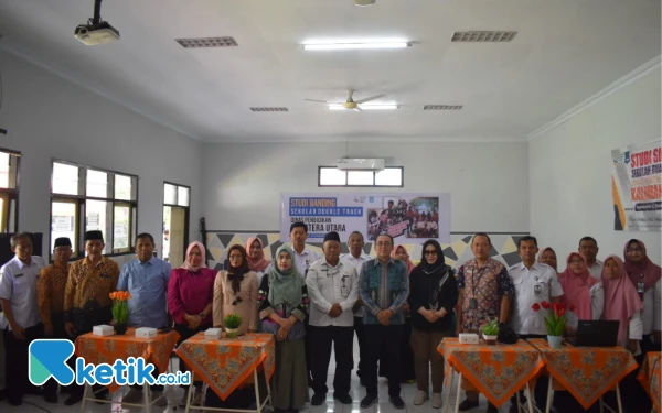 Thumbnail Berita - Pelajari Program Double Track, Disdik Sumut Studi Banding ke SMAN 1 Gondangwetan Pasuruan