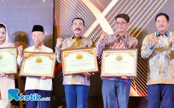 Thumbnail Berita - Berdedikasi Tinggi di Bidang Pendidikan Kepamongprajaan, Rektor IPDN Raih Satria Leader Award 2024