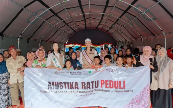 Thumbnail Bakti Sosial PT Mustika Ratu Tbk dan Yayasan Puteri Indonesia untuk korban bencana banjir bandang di Kecamatan Cikembar, Sukabumi, Jawa Barat, Selasa 10 Desember 2024 (Foto: Official Puteri Indonesia)