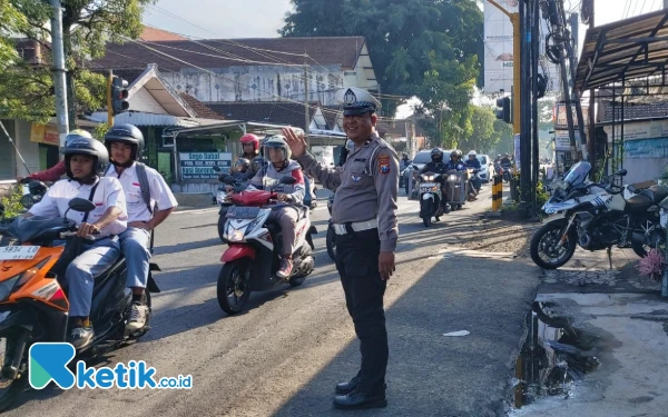 Thumbnail Berita - Libur Natal dan Tahun Baru, Satlantas Polres Batu Awasi 31 Titik Rawan Kemacetan