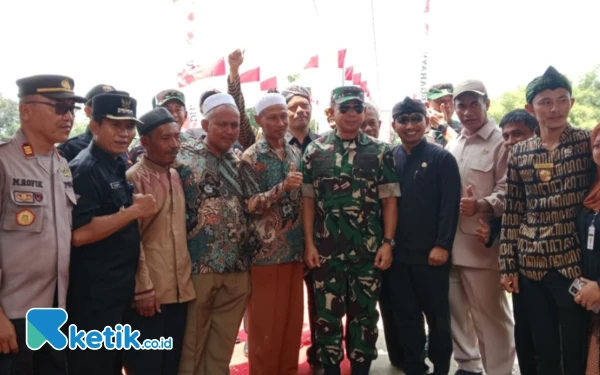 Thumbnail Panglima TNI Resmikan Jembatan Gantung Merah Putih  di Pemalang, Pangkas Jarak 13 Km