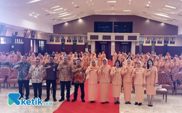 Thumbnail Berita - DWP Bapenda Jatim Sabet Juara E-Reporting dan Luncurkan E-Buletin di HUT Ke-25 Dharma Wanita Persatuan