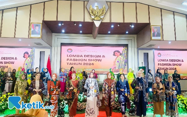 Thumbnail Berita - DWP Bapenda Jatim Gelar Lomba Desain Fashion Batik, Rayakan HUT ke-25 Dharma Wanita Persatuan