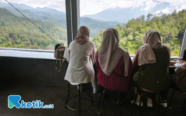 Thumbnail Berita - Menikmati Kuliner Murah Meriah dengan Pemandangan Mewah di Brau Coffee Kota Batu