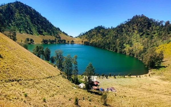 Thumbnail Berita - Batas Pendakian Gunung Semeru Maksimal 2 Hari 1 Malam, Ini Aturan Lengkap dan Tarifnya